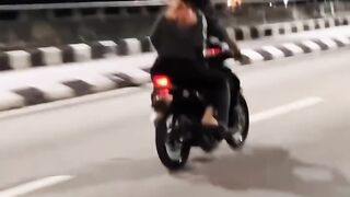 angkat tayar motor
