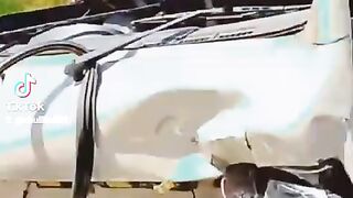گاڑی نہر میں گرگئ