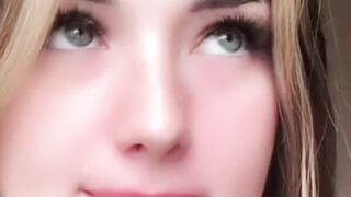 Beautiful Russian girl Acting Queen ????