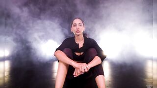Indian Girl Shanaya Makani Dance 5