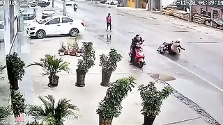 It's China || no Humanity in china || I really hat chains for this