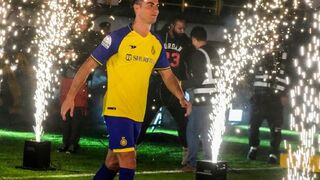 ronaldo unveil as al nassr player