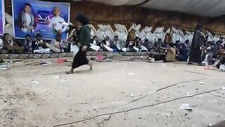 The dance of Yemen'S youth is the most beautiful dance. With a weaponرقص شباب اليمن اجمل رقص. بسلاح