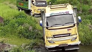 Jalur ekstrim munujuh pledalaman Flores NTT #truk #angkutanpedesaan #videoviral