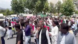 کل ہی چینی حکام نے کہا تھا کہ پاکستان میں سیاسی استحکام ضروری ہے