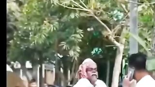 بیچارے سےچلا نہیں جاتا تھا اس کا علاج کردیا