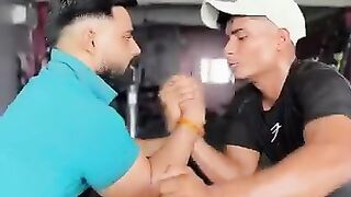 Tum Bs Arm Wrestling Par Dihan Do