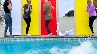 DON_T_GET_TACKLED!!_#shorts(720p).