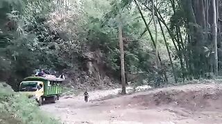 Truk angkutan pedesaan Flores NTT #angkutanpedesaan #truk #videoviral