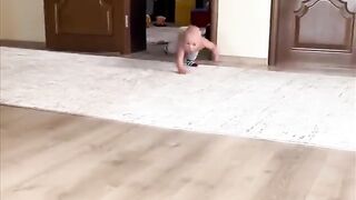 Yah baccha hai Kya spider