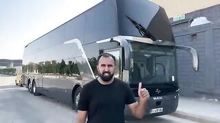 Bus باص مان2017  6 سلندر ديزل ممشى 70 الف كيلو دورين دورات مياه ومروش وشاشات في مزاد صفقة