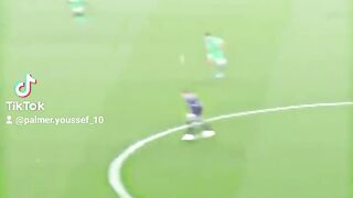 من دمر  هذا اللاعب الذهبي