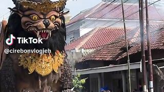 Insiden karnaval arak arakan
