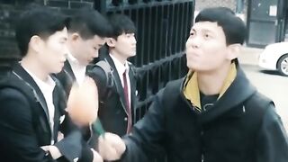 он в жизни мой ровесник,девочки????????.а он вас старше или младше?