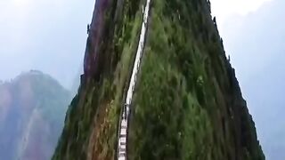 This mountain is not easy to climb.