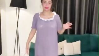 فضيحه هدير عبد الرازق وهى طالعه بملابس فاضحه ????????