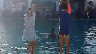 تعليم الاطفال السباحه