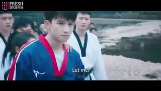 Gosh???? His girlfriend's Chinese martial art is so gooood!! Her Tai Chi is invincible on the arena