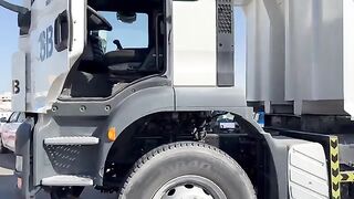 Pehli aurat UAE me drive karegi truck ????