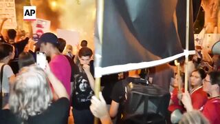 Minor scuffles after Israeli protesters demand resignation of Netanyahu's government