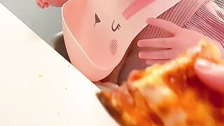 Babies Who Love Food At First Bite.