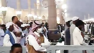 ہم_فقیروں_مدینے_کی_گلی_اچھی_لگی_????????Masjid_nabi_#madina_#ytshorts_#madina_#viralshorts_#youtubeshorts(480p).