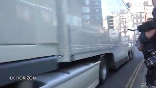 £4.5 MILLION Lamborghini Veneno CAUSES CHAOS in London!