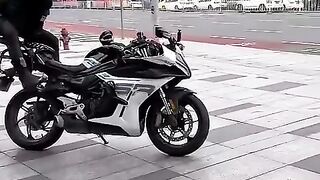 Cats_jump_in_the_motorcycle___????❤️_#race_#status_#cat_#love_#babycat_#catcute_#youtubeshorts_#foryou(480p).