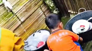 Adik kecil yang sangat rajin