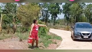 Ada ada aja ibu ini ????
