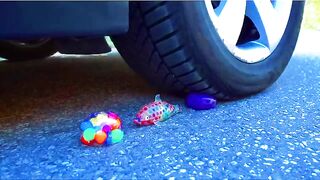TOP 10 esmagando coisas crocantes e macias de carro!