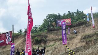 Penonton sangat antusias melihat trail trabas