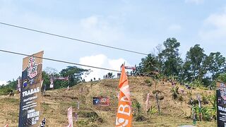Pemandangan dari jauh trabas trail