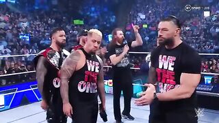 Plot Twist Moment! Roman Reigns gives Sami Zayn a new T-Shirt! ???? WWE SmackDown, September 23 2023