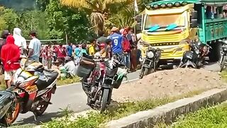 GLOBAL #angkutanpedesaan #trukmania #nttpride #videoviral
