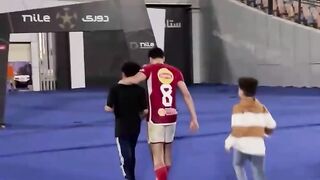 هما دول ولاد النادى الاهلي الجدع اكرم توفيق