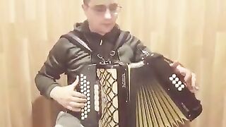 For a modinha to be beautiful, it needs to be played by a great player.
