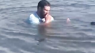 Man's reaction to angry alligator