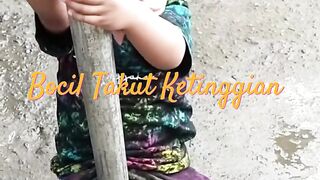 Bocil Takut Ketinggian