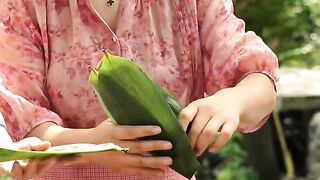 The Dragon Boat Festival is coming.