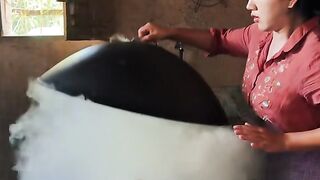 Hand-made smoked goose is a must-have for the Dragon Boat Festival