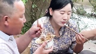 Nostalgic and Wuyi smoked goose sprinkled with vegetables