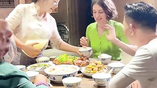 Nostalgia sinks in Wuyi smoked goose with wine and food.