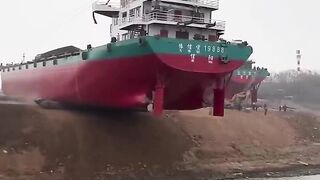Awesome wave launch ship