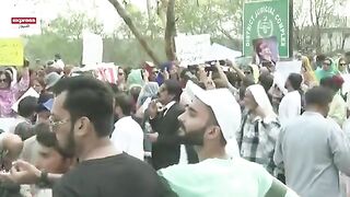 Imran Khan Iddat Nikkah Case  PTI Workers Protest Outside Court
