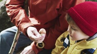 Пообещал дедушка Moйшa купить внуку шоколадку!