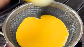 We’re OBSESSED with this method of cooking our eggs ???????????? Have you tried it? ????????‍♂️ #fyp #foryou #eggs #foodporn #food