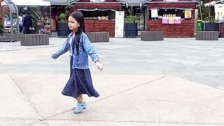 Lari lari di summarecon mall