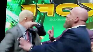 Roman Reigns is back and attacks his Cousin Solo Sikoa WWE Smackdown Roman Reigns vs Solo Sikoa
