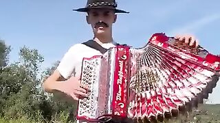 Vejam eata bonita modinha muito bem tocada pelo grande artista Sandrinho Da Memória.